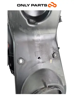 Vano sottosella / vasca portacasco Yamaha X-max 125cc 2014 Grigio opaco usato — foto reale 9