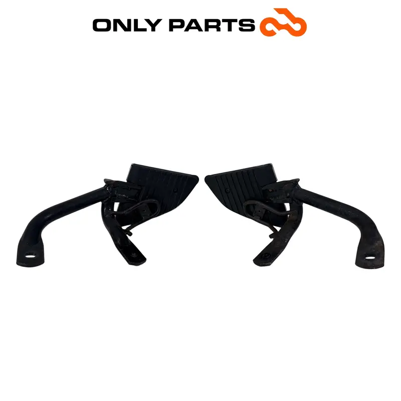COPPIA PEDANE POGGIAPIEDI PASSEGGERO POSTERIORI HONDA SH 150 2008 / FOOTRESTS — 2