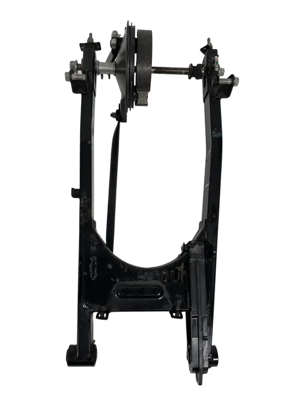FORCELLONE POSTERIORE + PERNO RUOTA HONDA CBF 125 2009 / REAR SWINGARM OEM — 5