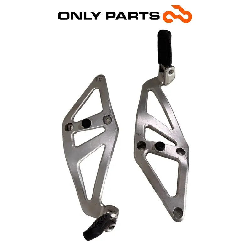 COPPIA PEDANE PASSEGGERO KTM SUPER DUKE 990 2006 REAR FOOTPEGS OEM 61003049000 — 4