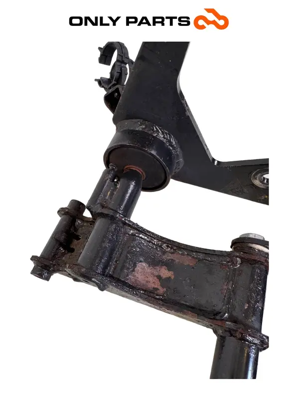 STAFFA SUPPORTO MOTORE / ATTACCO BRACCIO OSCILLANTE PIAGGIO VESPA GT 200 2003 — 5