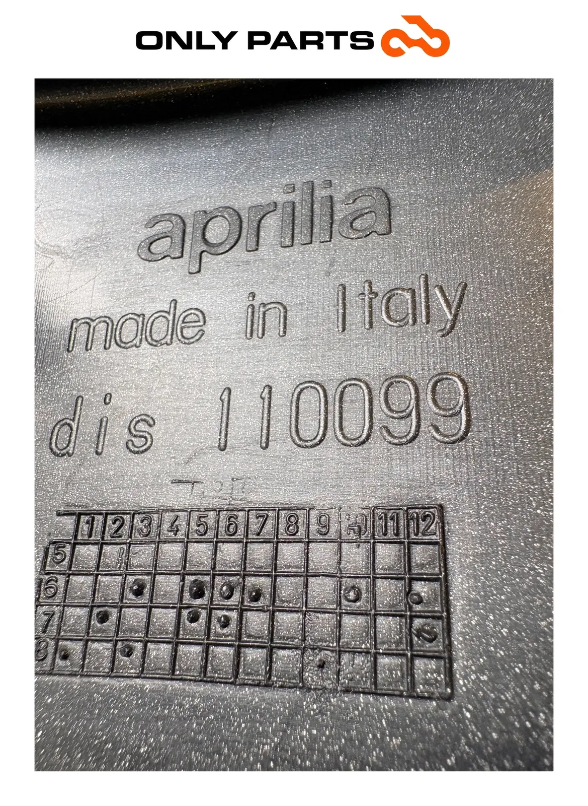 Cover coperchio sottosella Aprilia Scarabeo 300cc 2010 Bianco usato — foto reale 9