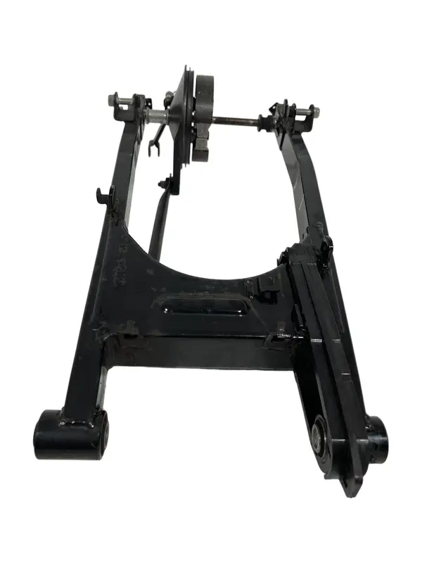 FORCELLONE POSTERIORE + PERNO RUOTA HONDA CBF 125 2009 / REAR SWINGARM OEM — 4