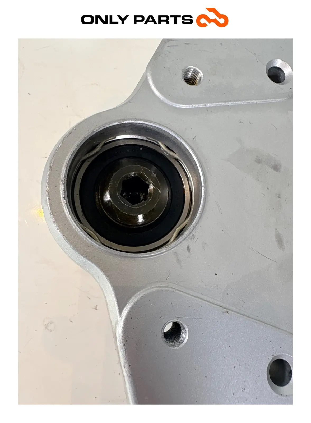 Piastra superiore di sterzo con boccole elastiche (upper triple clamp) BMW R 850 R 1997 BMW R 850 R usato — foto reale 8