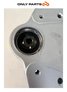 Piastra superiore di sterzo con boccole elastiche (upper triple clamp) BMW R 850 R 1997 BMW R 850 R usato — foto reale 8