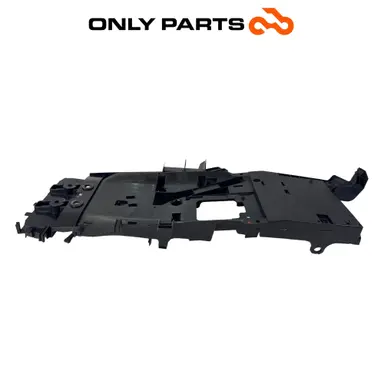 Carena sottosella / vano porta batteria Yamaha YZF-R6 600cc 2005 nero usato — foto reale 3