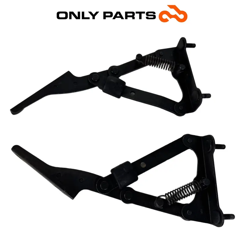 COPPIA CERNIERE SPORTELLO BAULE POSTERIORE PIAGGIO MP3 250 2009 / TRUNK HINGES — 3
