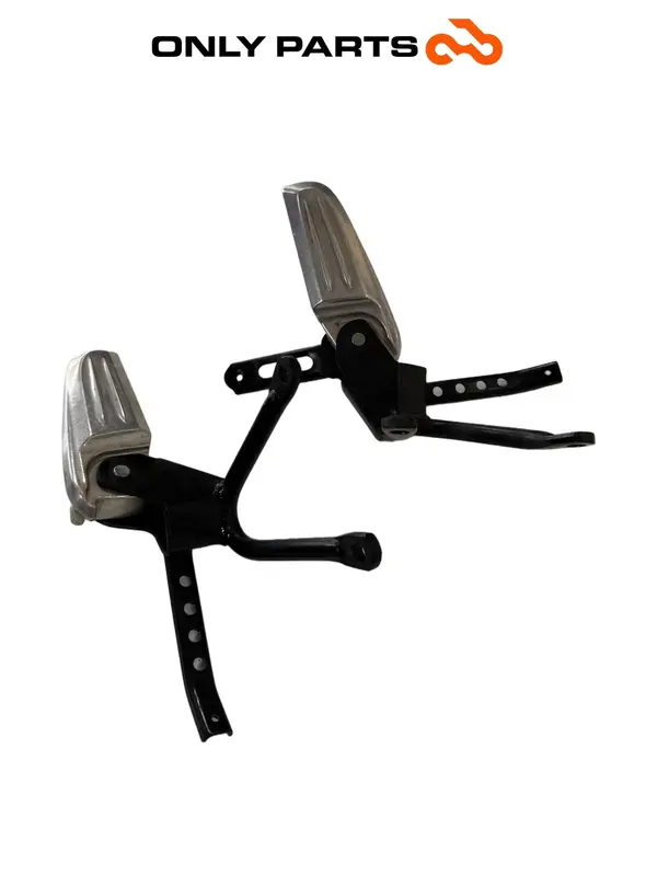 COPPIA PEDANE POSTERIORI PASSEGGERO HONDA PCX 125 2011 REAR FOOTREST FOOTPEG SET — 3