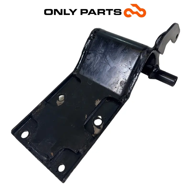 STAFFA SUPPORTO CERNIERA SELLA FERRO YAMAHA XC 300 VERSITY 2004 / SEAT BRACKET — 5