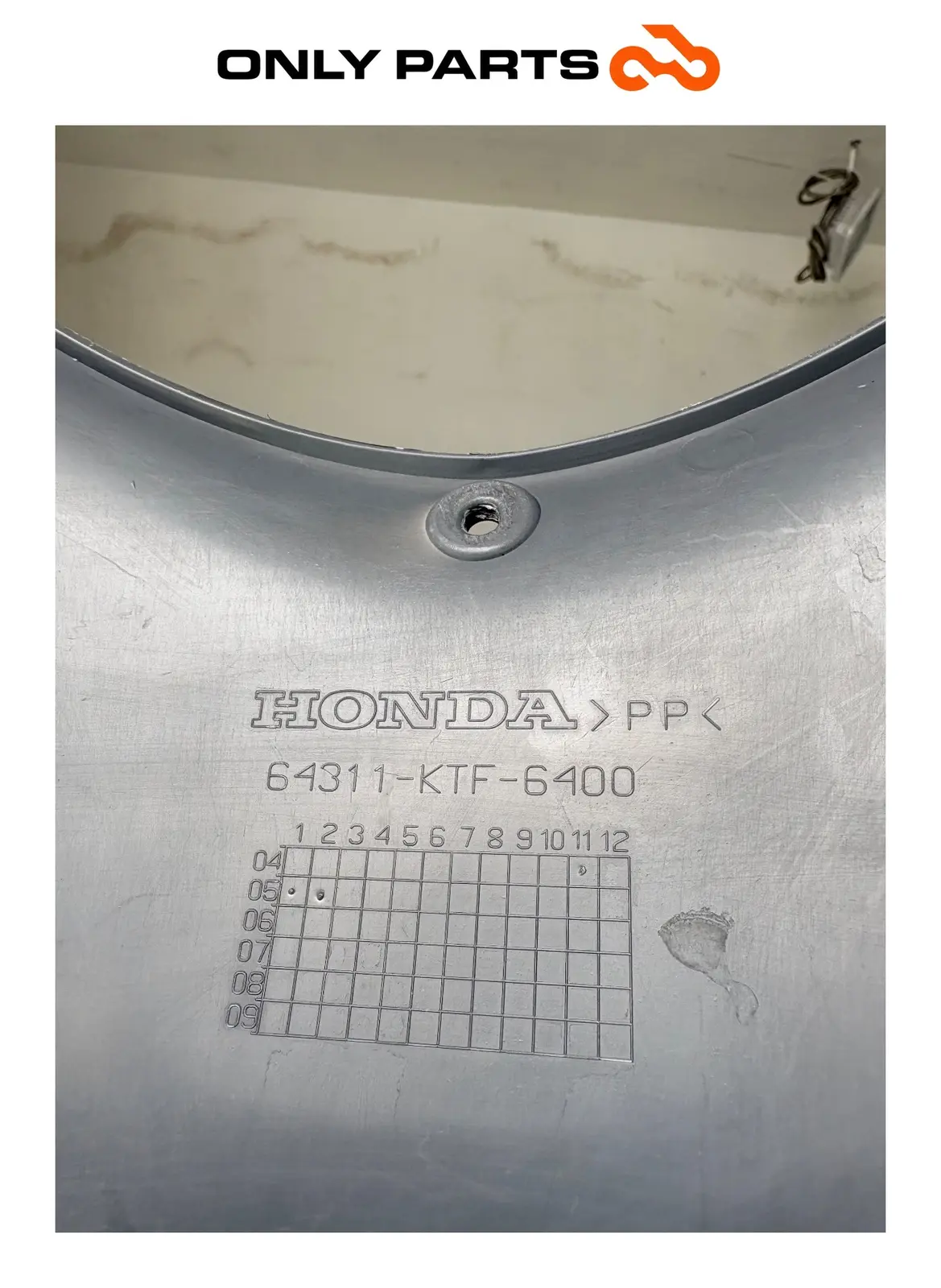 Cover anteriore vano sottosella / ispezione batteria Honda Sh 150cc 2008 Grigio usato — foto reale 11