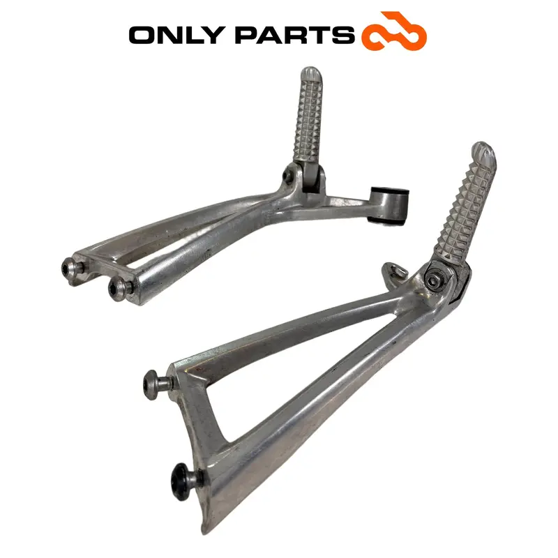 COPPIA PEDANE POGGIAPIEDI PASSEGGERO COMPLETE YAMAHA YZF-R6 2005 / REAR PEGS SET — 3