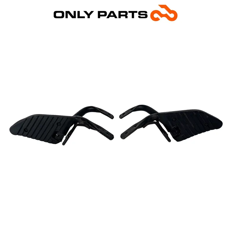 COPPIA PEDANE POGGIAPIEDI PASSEGGERO POSTERIORI HONDA SH 150 2002 / FOOTRESTS — 2