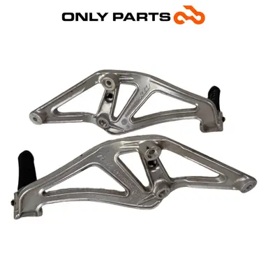 Coppia pedane passeggero KTM Super Duke 990cc 2006 Nero/Arancione usato — foto reale 7
