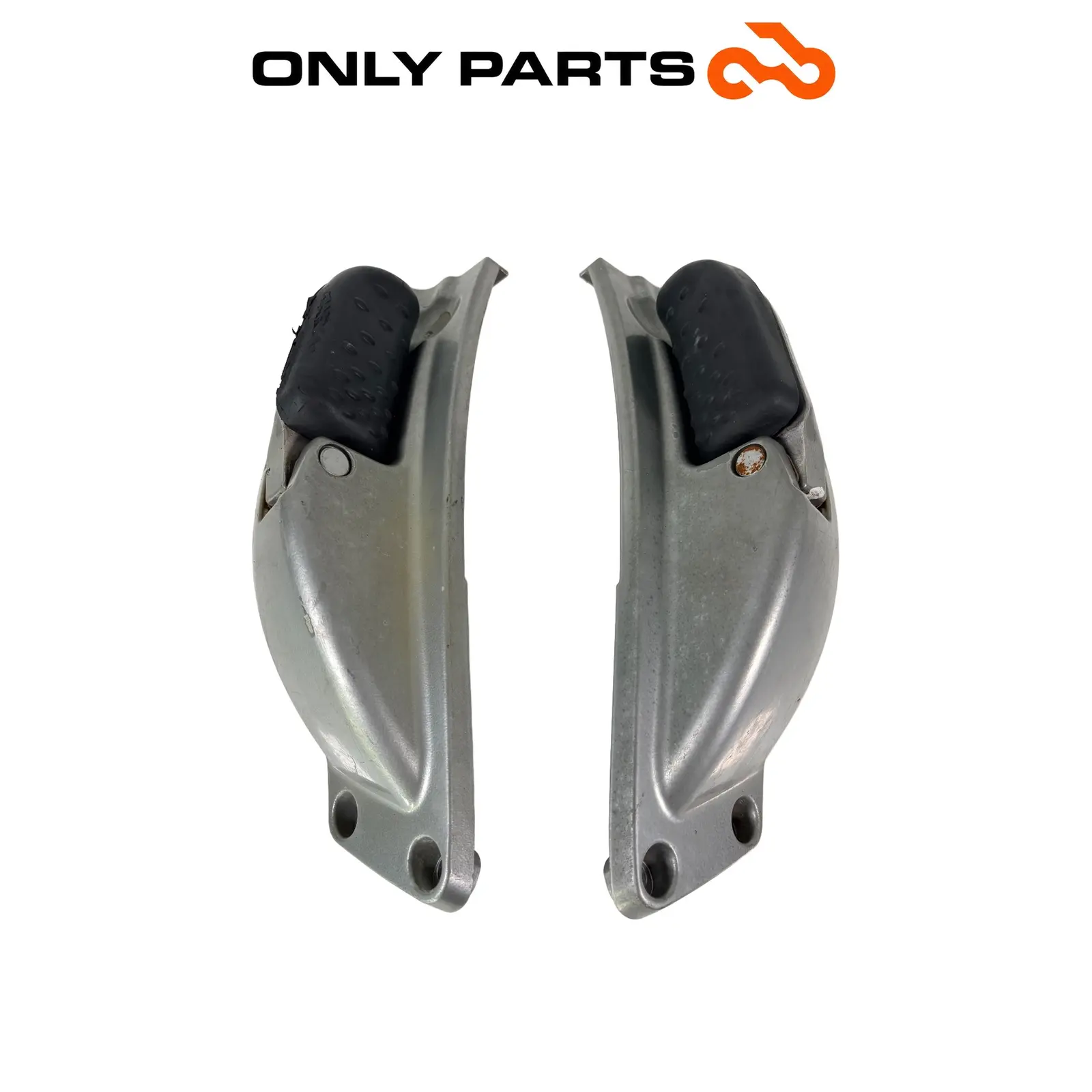 Coppia pedane passeggero posteriore Aprilia Scarabeo 300cc 2010 Bianco usato — foto reale 5