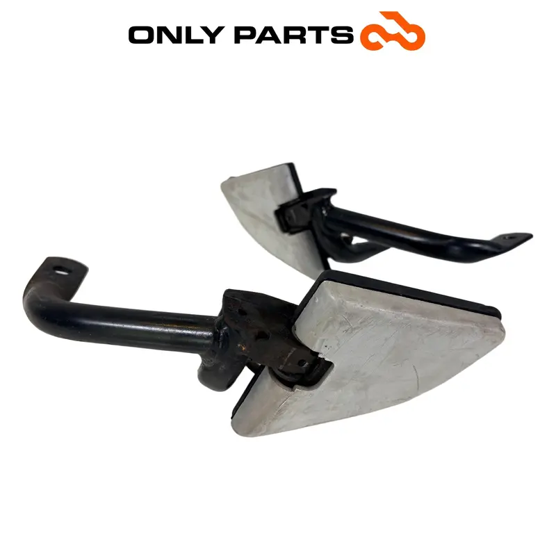 COPPIA PEDANE POGGIAPIEDI PASSEGGERO POSTERIORI HONDA SH 150 2008 / FOOTRESTS — 3