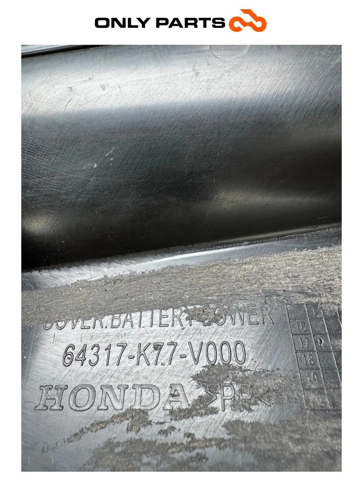 Gebrauchte BATTERIEFACHDECKEL UNTEN HONDA SH 150 2017 OEM 64313-K77-V000 Honda SH 150cc 2017 Nero — echtes Foto 7