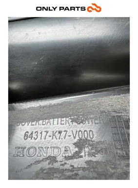 Gebrauchte BATTERIEFACHDECKEL UNTEN HONDA SH 150 2017 OEM 64313-K77-V000 Honda SH 150cc 2017 Nero — echtes Foto 7
