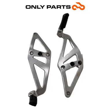Coppia pedane passeggero KTM Super Duke 990cc 2006 Nero/Arancione usato — foto reale 2
