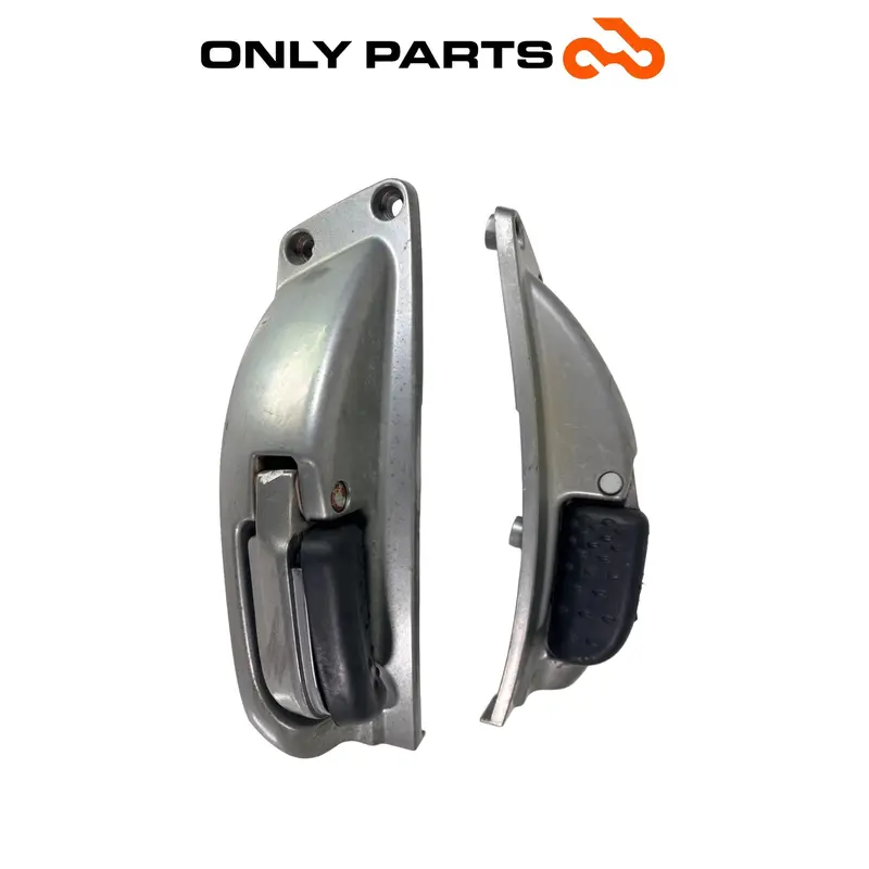 COPPIA PEDANE POGGIAPIEDI PASSEGGERO APRILIA SCARABEO 300 2010 / REAR FOOTRESTS — 2
