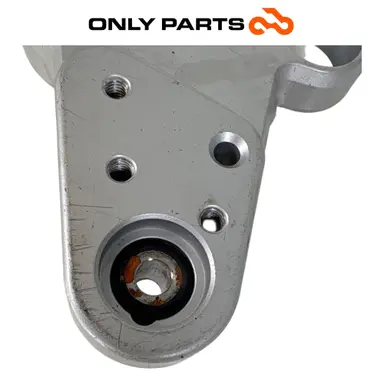 Piastra superiore di sterzo con boccole elastiche (upper triple clamp) BMW R 850 R 1997 BMW R 850 R usato — foto reale 6