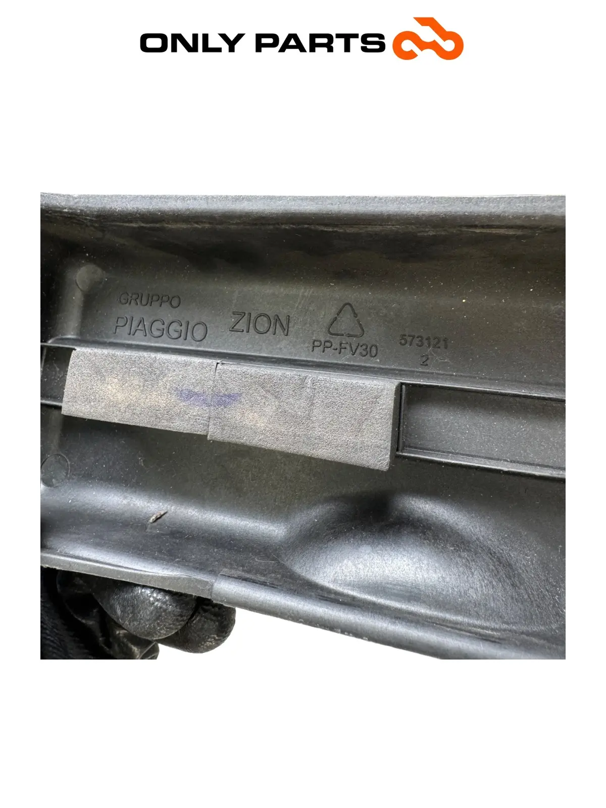 Coperchio vano batteria — 7
