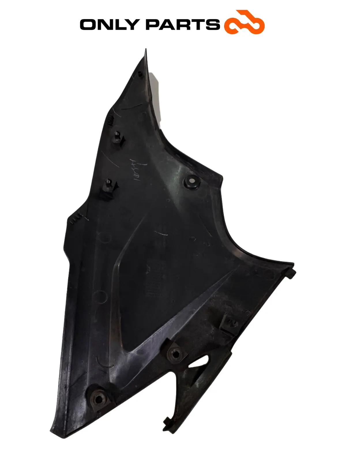 Fianchetto laterale SX — 8